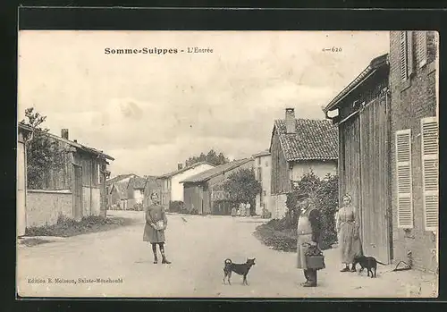 AK Somme-Suippes, L`Entrée, Strassenpartie am Dorfeingang