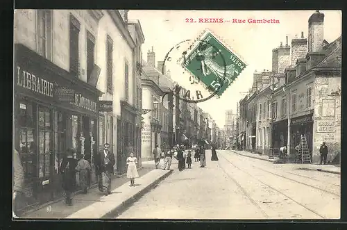 AK Reims, Rue Gambetta, Strassenpartie mit Geschäften