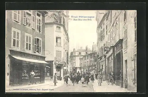 AK Toul, Rue Mur-des-Blés, Strassenpartie mit Geschäften