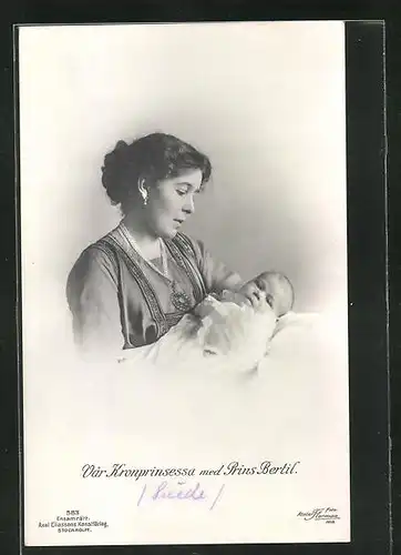 AK Kronprinzessin von Schweden, mit Prinz Bertil als Neugeborener