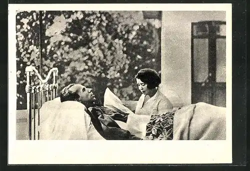 AK Nikolai A. Ostrowski auf dem Krankenbett mit Vorleserin