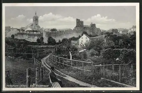 AK Hillesheim / Eifel, Alte Stadtmauer und Kirche