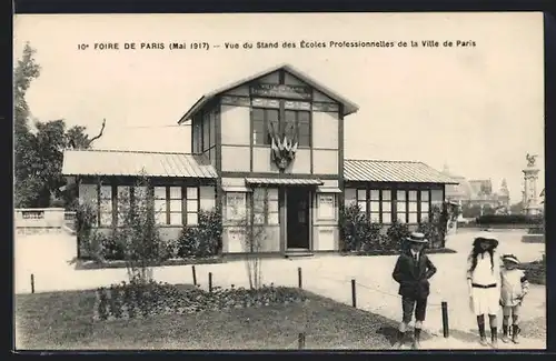 AK Paris, Exposition Foire de Paris 1917, Vue du Stand des Écoles Professionnelles de la Ville de Paris