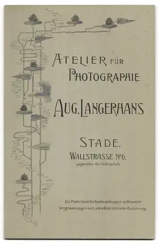 Fotografie Aug. Langerhans, Stade, Hochzeitspaar im schwazen Brautkleid und Herr im Anzug