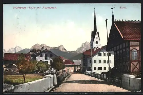 AK Welsberg /Pustertal, Strassenpartie mit Kirchrturm