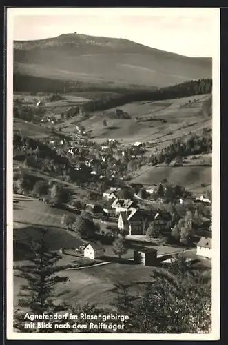 AK Agnetendorf im Riesengebirge, Ortsansicht mit Blick nach dem Reifträger