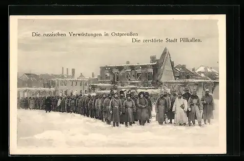 AK Pillkallen, Kriegsgefangenenzug in der zerstörten Stadt