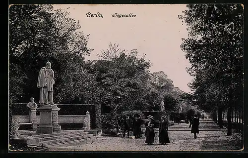 AK Berlin-Tiergarten, Gutbetuchte Damen inspizieren Denkmal in der Siegesallee