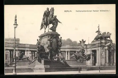 AK Berlin, am Nationaldenkmal Kaiser Wilhelm I.