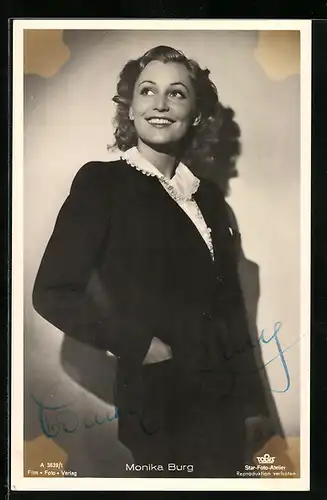 AK Schauspielerin Monika Burg lächelnd, mit original Autograph