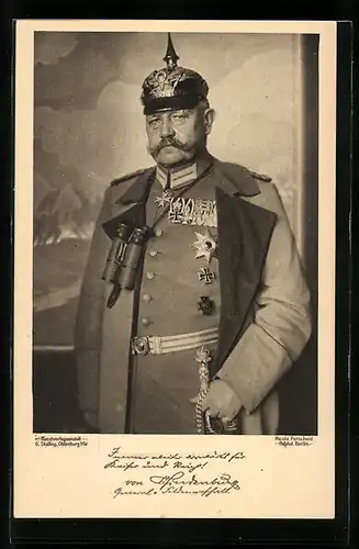 AK Generalfeldmarschall Paul von Hindenburg in Uniform mit Pickelhaube und Ordensspange