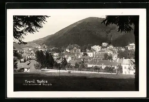 AK Trenc. Teplice, Teilansicht mit Berg aus der Vogelschau