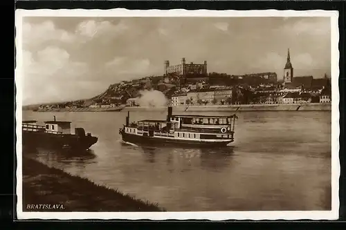 AK Bratislava, Panorama mit Dampfer und Frachter