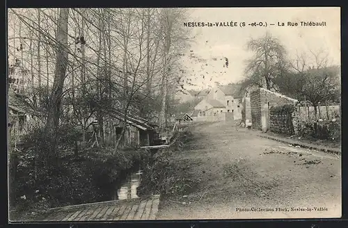 AK Nesles-la-Vallée, La Rue Thiébault