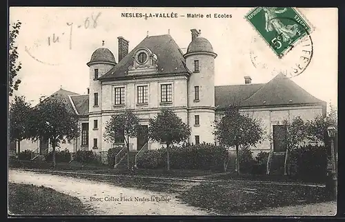 AK Nesles-la-Vallee, Mairie et Ecoles