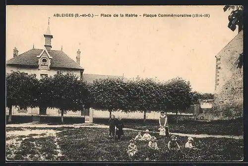 AK Ableiges, Place de la Mairie, Plaque Commémorative