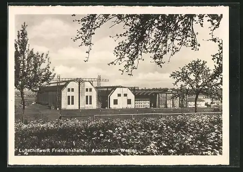 AK Friedrichshafen, Ansicht der Luftschiffwerft von Westen