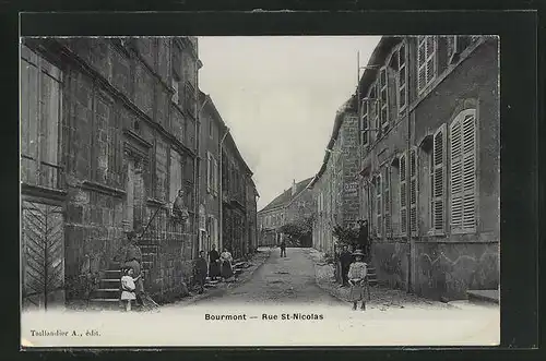 AK Bourmont, Rue St-Nicolas, Kinder auf der Strasse