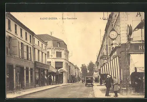 AK Saint-Dizier, Rue Gambetta, Blick in die Strasse