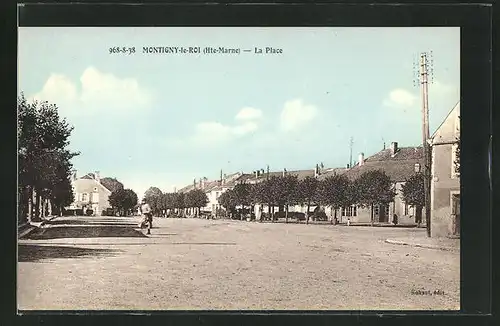 AK Montigny-le-Roi, La Place