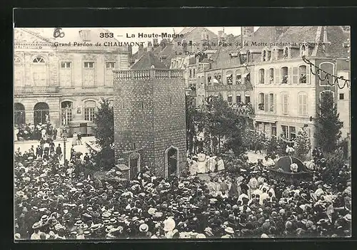 AK Chaumont, Grand Pardon, Peposoir de la Place de la Motte pendant la procession, Le Donjon