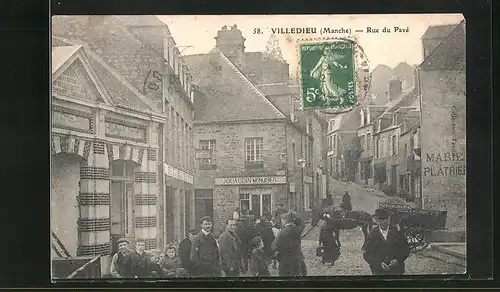 AK Villedieu, Rue du Pavé, Strassenpartie im Ort