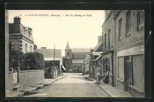 AK La Haye-Pesnel, Rue du Champ de Foire