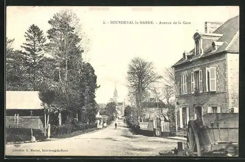 AK Sourdeval-la-Barre, Avenue de la Gare, Bahnhofstrasse