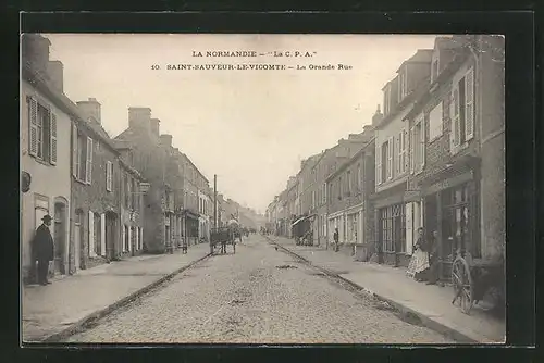 AK Saint-Sauveur-le-Vicomte, La Grande Rue, Strassenpartie im Ortskern