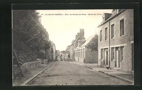 AK La Haye-Pesnel, Rue du Champ de Foire, Ecole des Filles