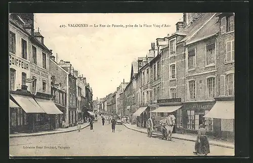 AK Valognes, La Rue de Poterie, prise de la Place Vicq-d`Azir