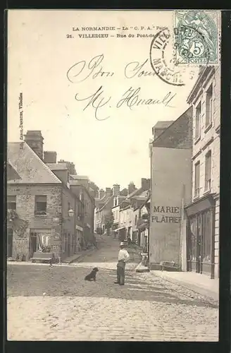 AK Villedieu, Rue du Pont-de-Pierre