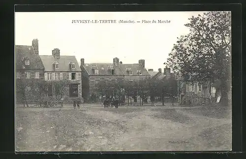 AK Juvigny-le-Tertre, Place du Marché