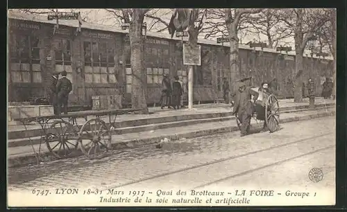 AK Lyon, La Foire 1917, Quai des Brotteaux, Groupe 1, Industrie de la soie naturelle et artificielle