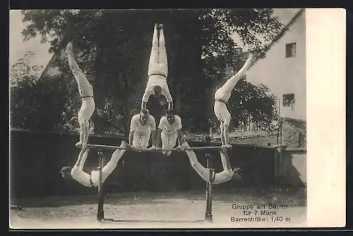 AK Gruppe turnt am Barren für 7 Mann