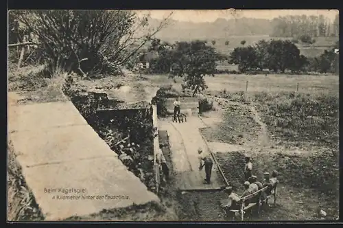 AK Soldaten beim Kegelspiel hinter der Feuerlinie