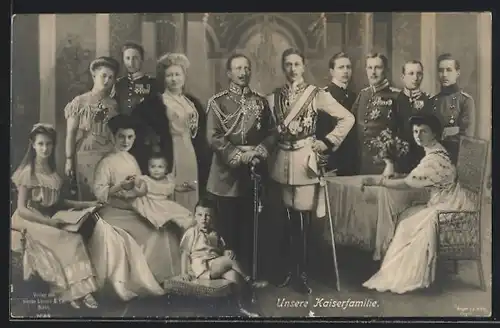 AK Die Kaiserfamilie, Gruppenfoto