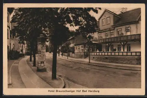AK Bad Harzburg, Strassenpartie mit Hotel Braunschweiger Hof