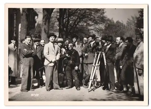 7 Fotografien Film-Aufnahmen, Zirkus-Film mit Olga Tschechowa, Film-Team mit Filmkamera, Regie & Assistenten 1930