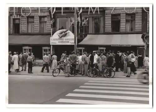 3 Fotografien unbekannter Fotograf, Ansicht Berlin-Charlottenburg, V. Filmfestspiele 1955, Film-Bühne am Kurfürstendamm