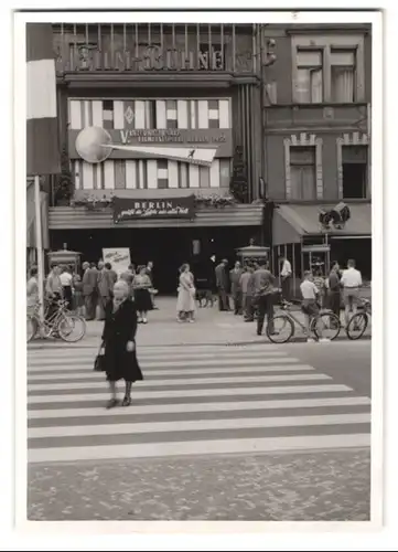 3 Fotografien unbekannter Fotograf, Ansicht Berlin-Charlottenburg, V. Filmfestspiele 1955, Film-Bühne am Kurfürstendamm