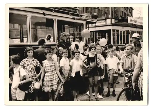 5 Fotografien unbekannter Fotograf, Ansicht Berlin, Kurfürstendamm mit Strassenbahn, Strassenverkehr & Ladengeschäfte