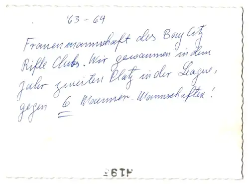 2 Fotografien Bay City Rifle Club, Frauen-Abteilung, Sniper - Scharfschützen, Schützenverein, Schützen mit Gewehr