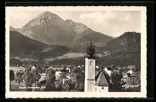 AK Reutte, an der Kirche mit Blick zur Ortschaft, Ausserfern