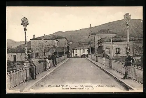 AK Behobia, Pont International, Soldaten auf der Grenze