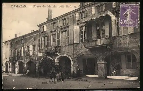 AK Damazan, Place de Mairie, cote Sud