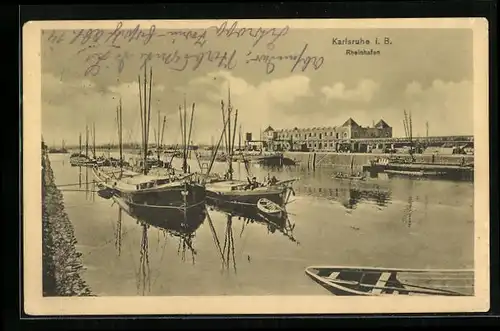 AK Karlsruhe i. B., Rheinhafen, Partie mit Schiffen und Gebäude