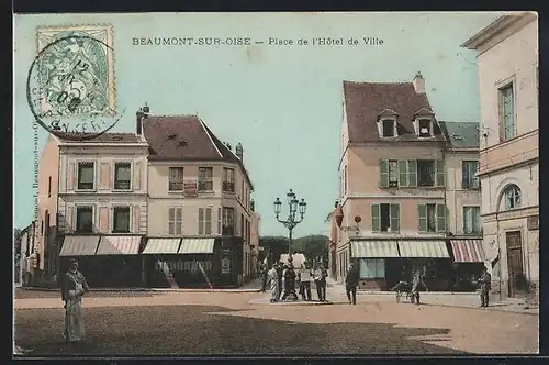 AK Beaumont-sur-Oise, Place de l`Hôtel de Ville