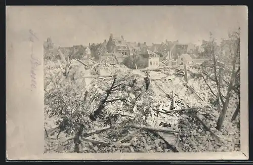 AK La Bassé, Stadt in Trümmern