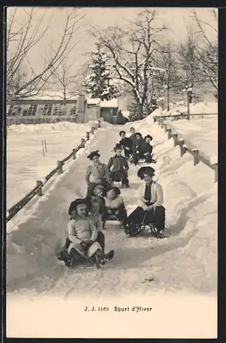AK Sport d`Hiver, Wintersportler rodeln mit Schlitten